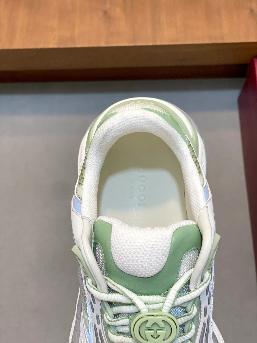 Men's Men's Shoes 💰900 Gucci Gucci 2.0 Sports Shoes Couple's Style Retro Casual Shoes Running Shoes Original Purchase, Development, Production Gucci 2.0 Sports Shoes reinterpret the brand's iconic striped webbing elements. This sneaker reinterprets the iconic details. It uses EVA thick soles and a smart silhouette to bring a stable and comfortable wearing experience. Exquisite packaging at the delivery counter. Fabric: original imported cowhide + technical fabrics. Lining: original imported breathable mesh. Sole: original molded ultra-light foam rubber. Bottom thickness: 4CM. Size: 39-44 (customized for 38, 45, 56)